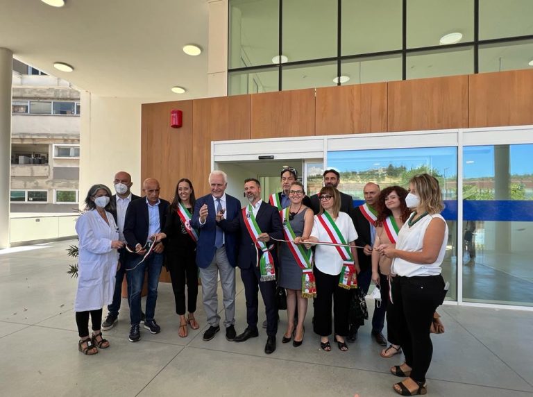 Taglio del nastro ingresso Ospedale dell'Annunziata